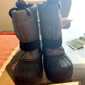 Snow boots